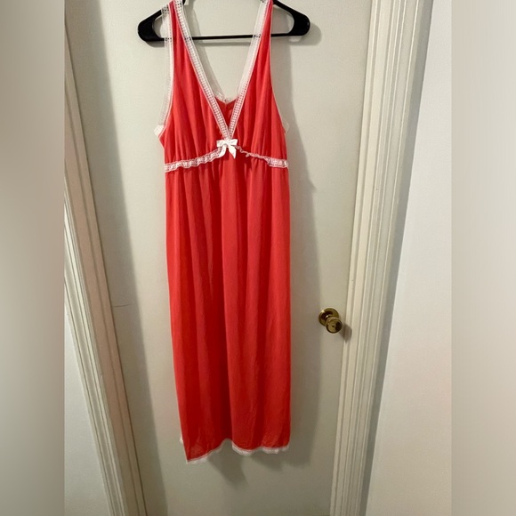 Source Unknown Other - Vintage 70’s Coral Empire Waist Nightgown Lace Trim. Sz Sm
Perfect for festival